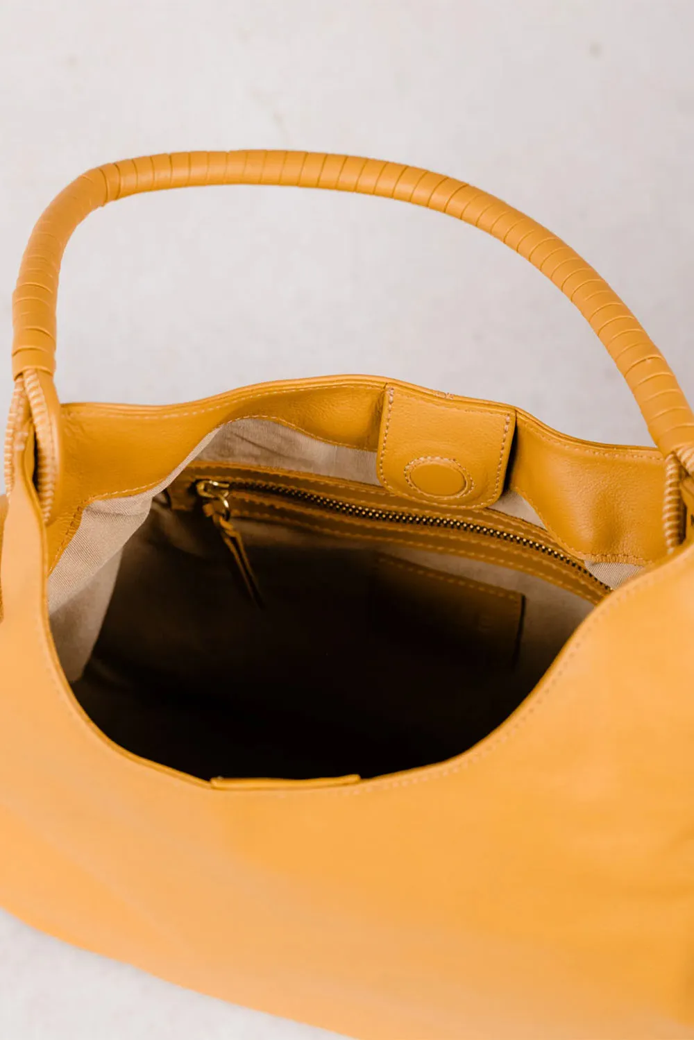 JACKEE RELAXED SHOULDER BAG - COGNAC