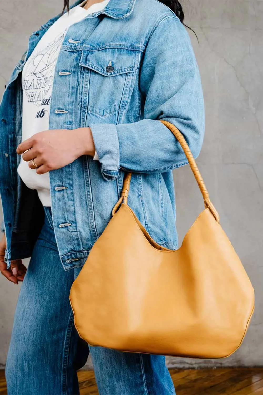 JACKEE RELAXED SHOULDER BAG - COGNAC