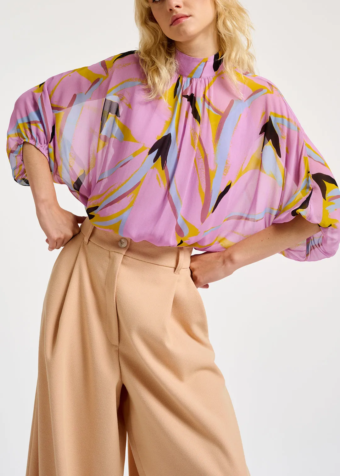 Lilac abstract-print top with puffed sleeves