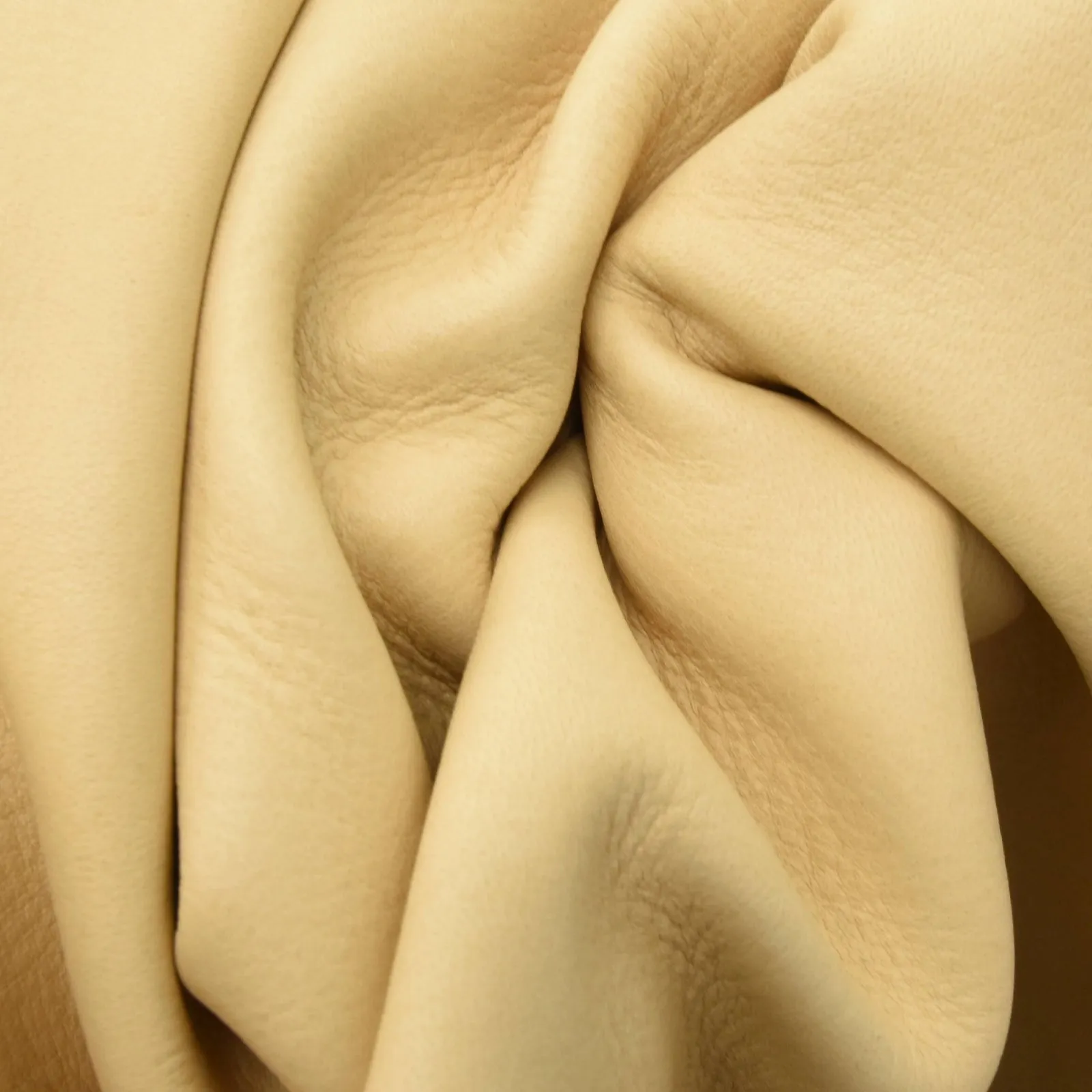 Smoke, 3-5 oz, 8-16 SF, Colorado Buckskin Deer Hides